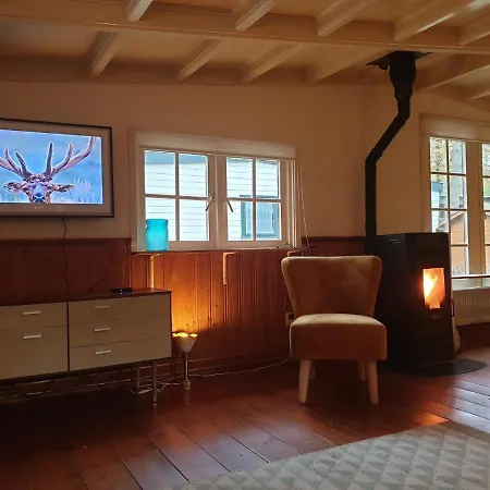 Cosy In The Woods - With Whirlpool, Piano & Fireplace
