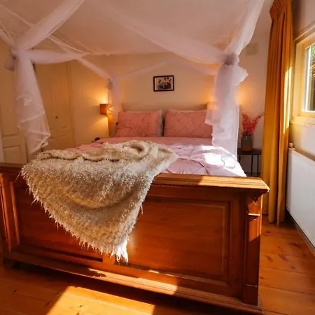 Cosy In The Woods - With Whirlpool, Piano & Fireplace