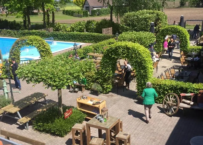 Perfect Get Away - Cosy In The Woods 迪森